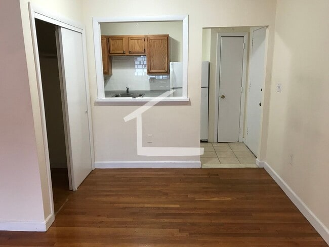 Building Photo - No Broker's Fee, Heat, Hot Water Included,...