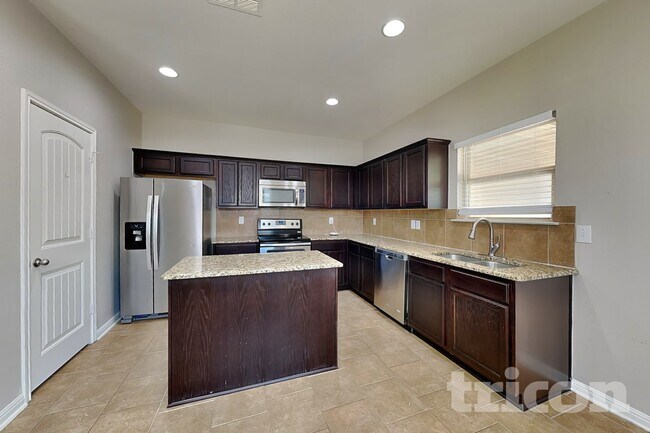 Foto del edificio - 2832 Mistywood Ln