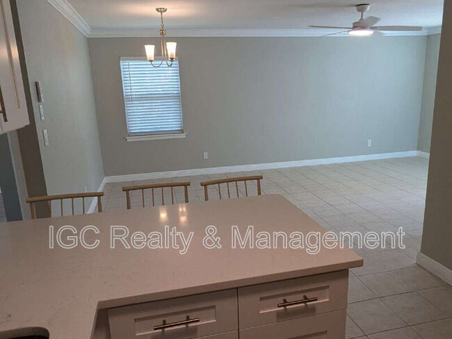 Building Photo - 108 Flug Ave