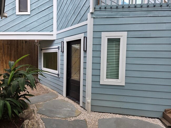 Building Photo - 914 Heights Blvd