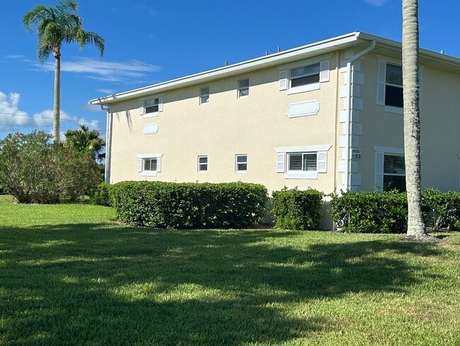 Building Photo - 451 Grove Isle Cir