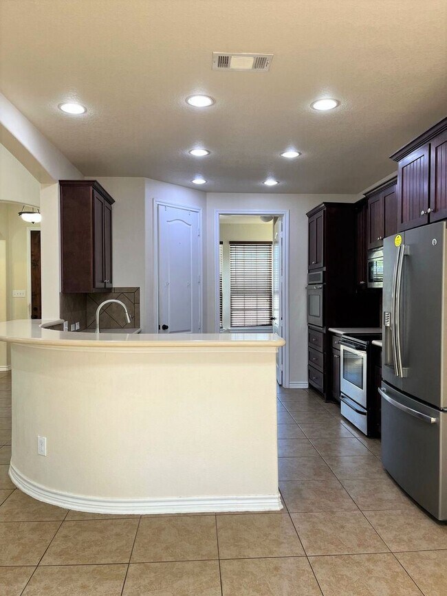 Building Photo - 3 br, 3 bath House - 6398 Fox Run