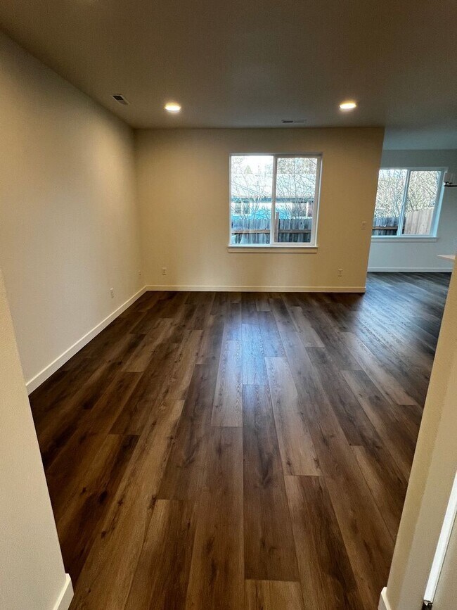 Foto del edificio - 3639 E Amazon Dr