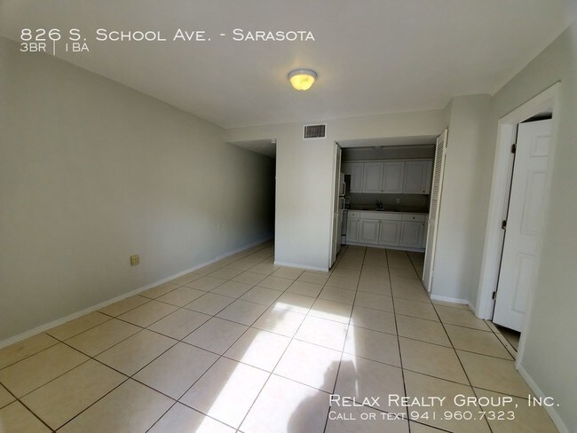 Foto del edificio - 826 S School Ave