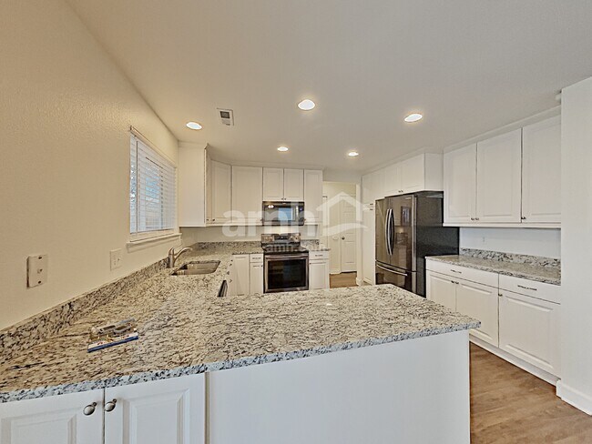 Building Photo - 777 Canyon Ln