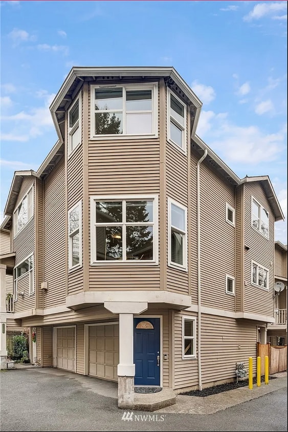 Foto principal - Stylish Furnished Greenwood Townhome 2Beds...