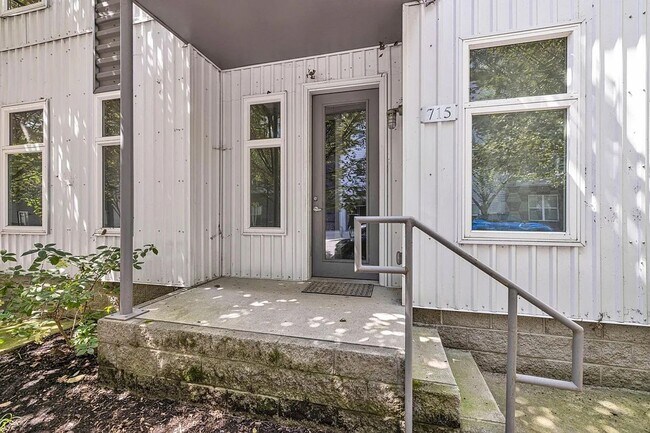 Foto del edificio - Great condo in East Nashville off Gallatin Rd & W. Eastland!