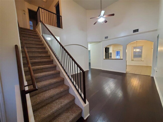 Building Photo - 2017 Nestlewood Dr