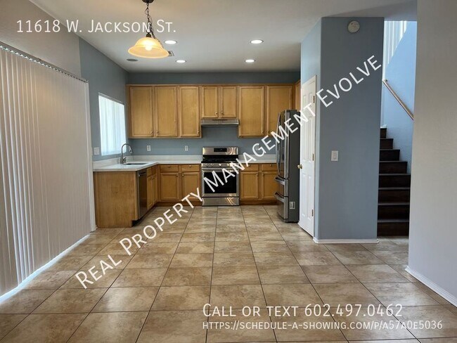 Building Photo - Lovely Avondale Home!