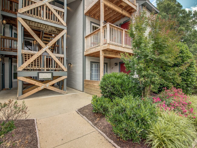 Building Photo - 6905 Victoria Dr