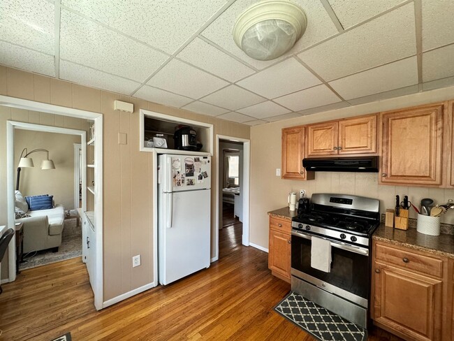 Building Photo - 44 Clarendon Ave