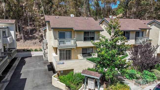 Building Photo - 2BR/2.5BA Condo w/ Garage & Pool