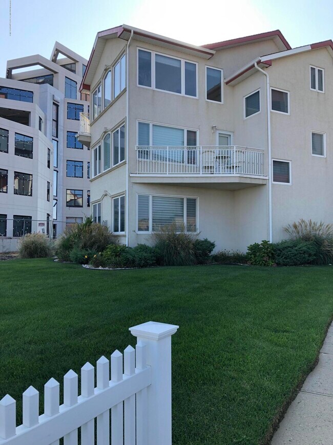 Building Photo - 295 Ocean Blvd