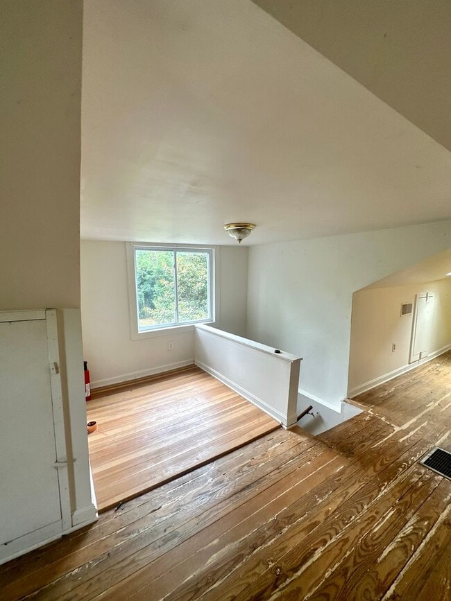 Building Photo - 505 Ingleside Dr