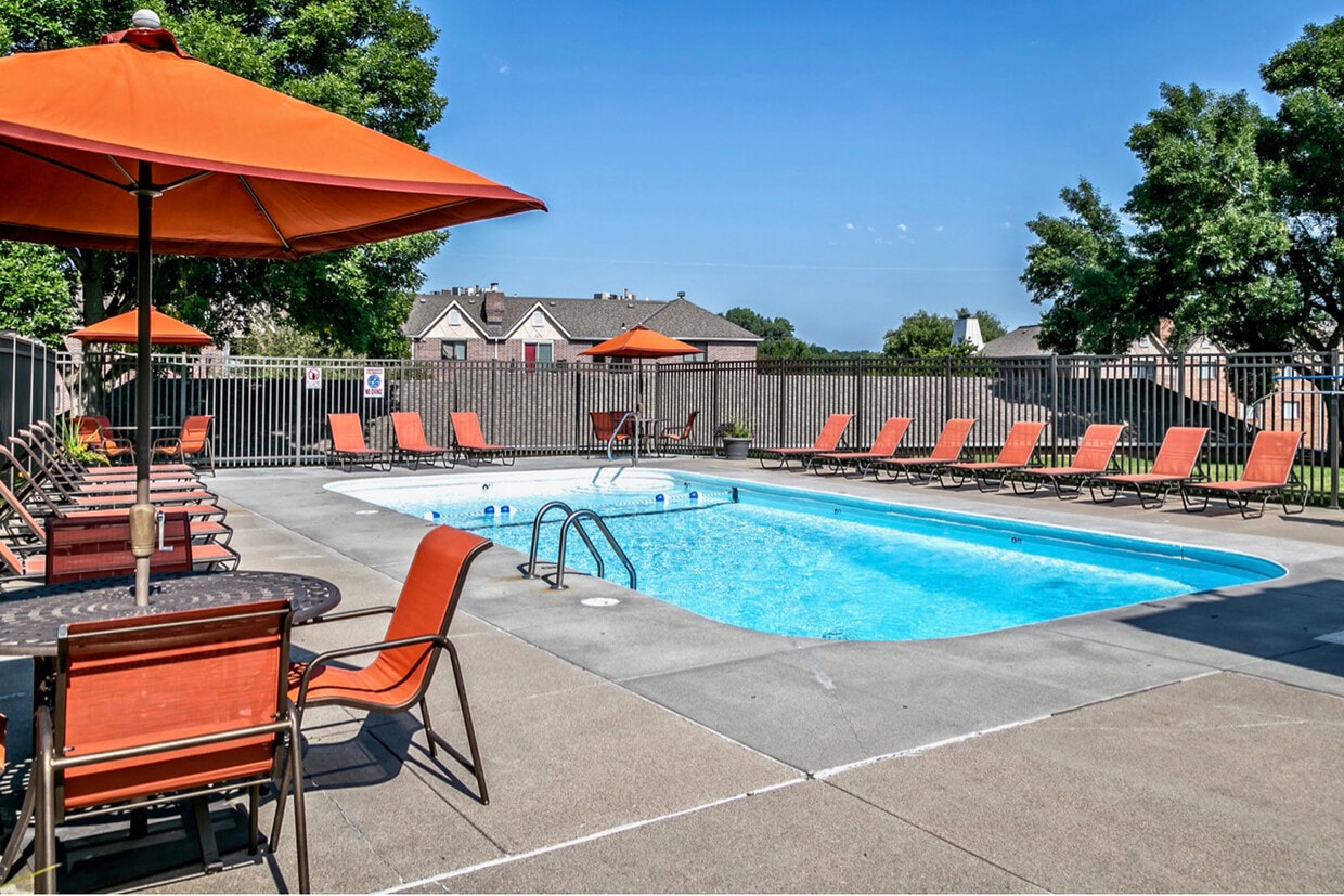 Primary Photo - Edgewater Court Apartments
