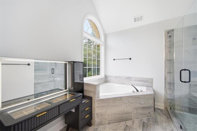 Building Photo - 2000 Millstone Dr SW