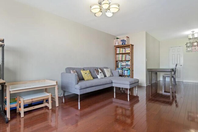 Foto del edificio - 110-50 71st Rd