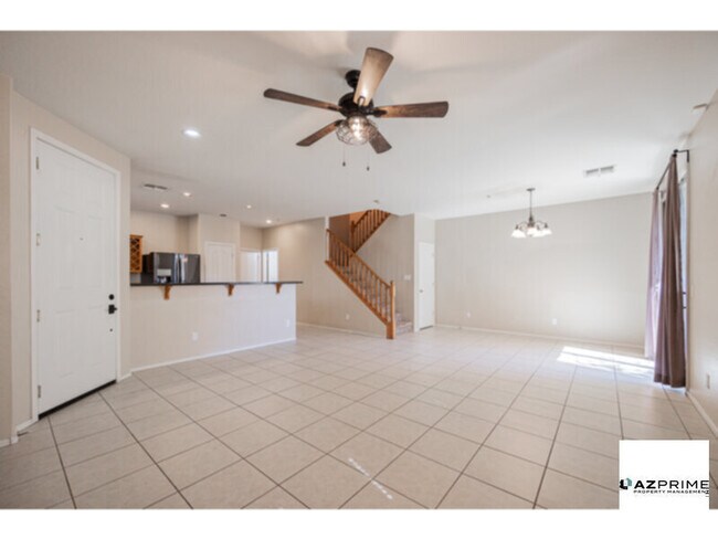 Foto del edificio - Welcome to this Stylish and Updated 3/2.5 ...