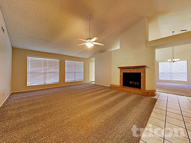 Foto del edificio - 7127 W McRae Way
