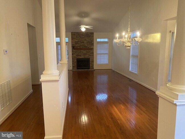 Building Photo - 239 W Ridge Ct