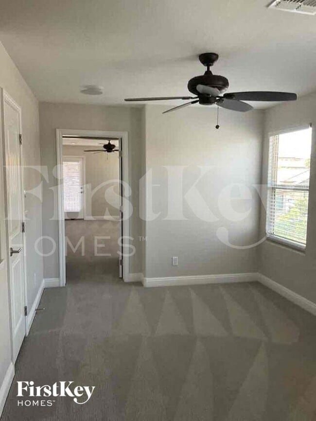 Building Photo - 1023 S 151st Ln