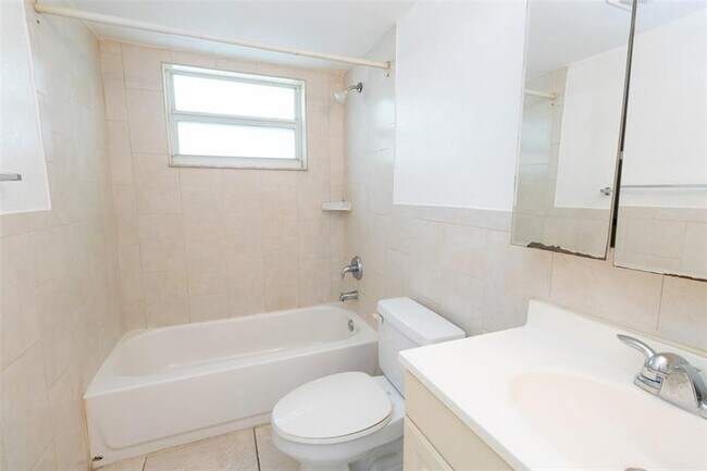 Foto del edificio - 3260 NE 19th Ave