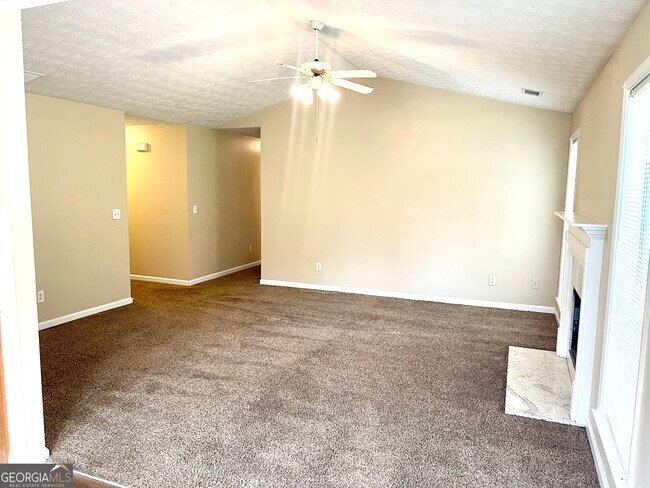Building Photo - 100 Oak Hill Dr