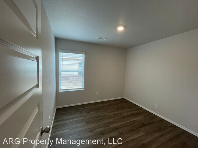 Foto del edificio - 3 br, 2 bath House - 3213 E Ricky Drive