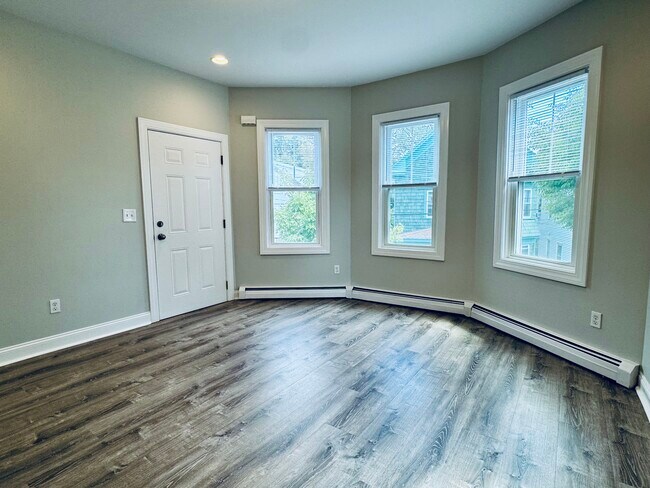 Building Photo - 102 Ruggles St