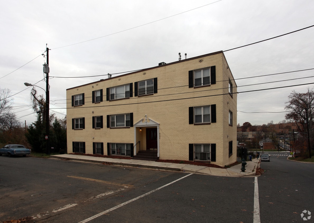 Primary Photo - 4934 Foote St NE