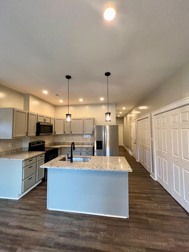 Photo - 217 Pearl St Apartments