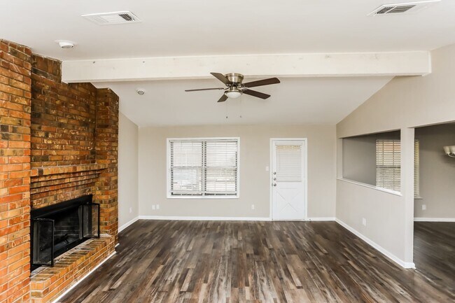 Foto del edificio - 1104 Scarlet Oaks Cir