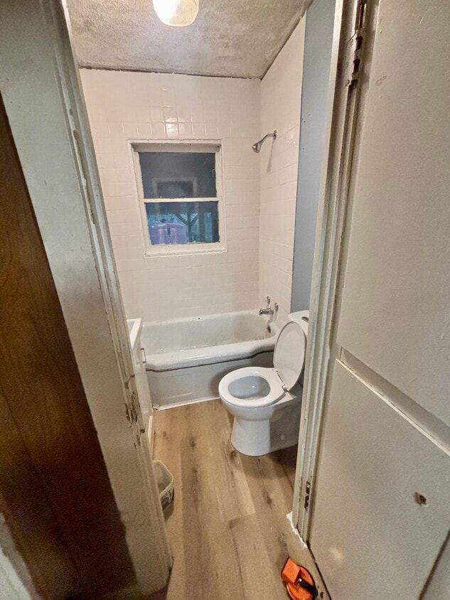 bathroom - 506 S Main St