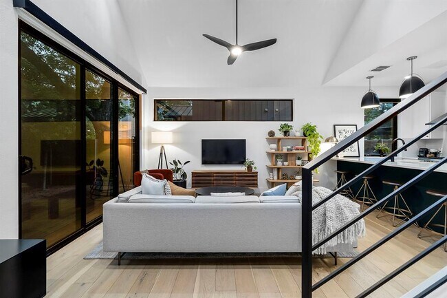 Foto del edificio - 1412 E 3rd St