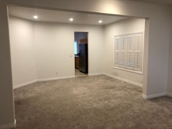 Foto del edificio - 320 NW Brandon Dr