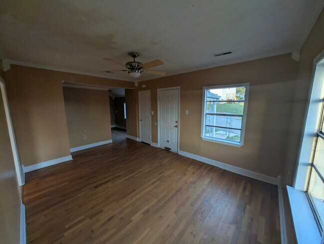 Sala de estar - 801 Cox St
