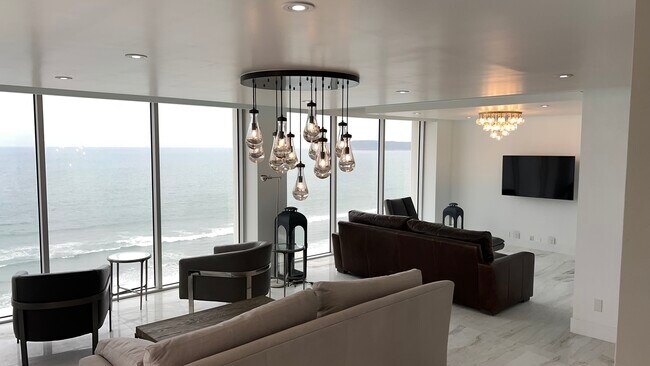 Living are - 1830 Avenida Del Mundo