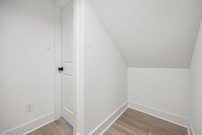 Foto del edificio - 1717 W 23rd St