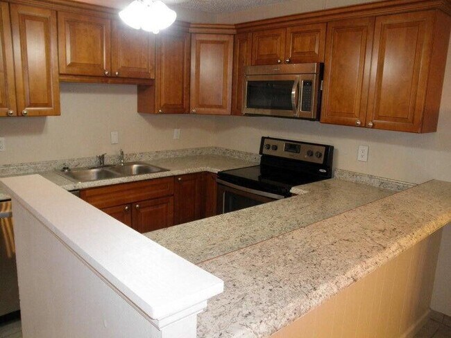 Building Photo - 584 Springdale Cir