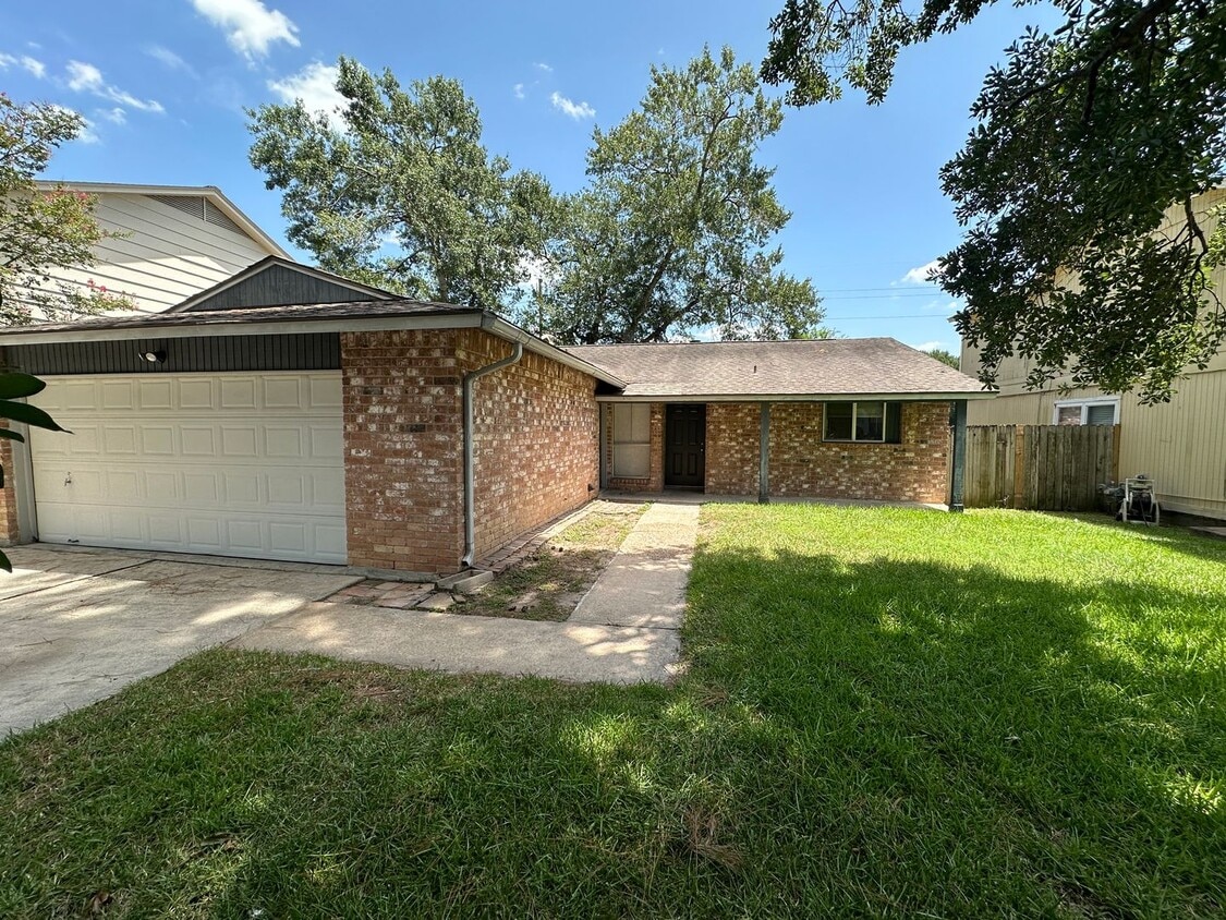 Foto principal - For Lease | 3 Bed, 2 Bath | 1,260 Sq Ft | ...
