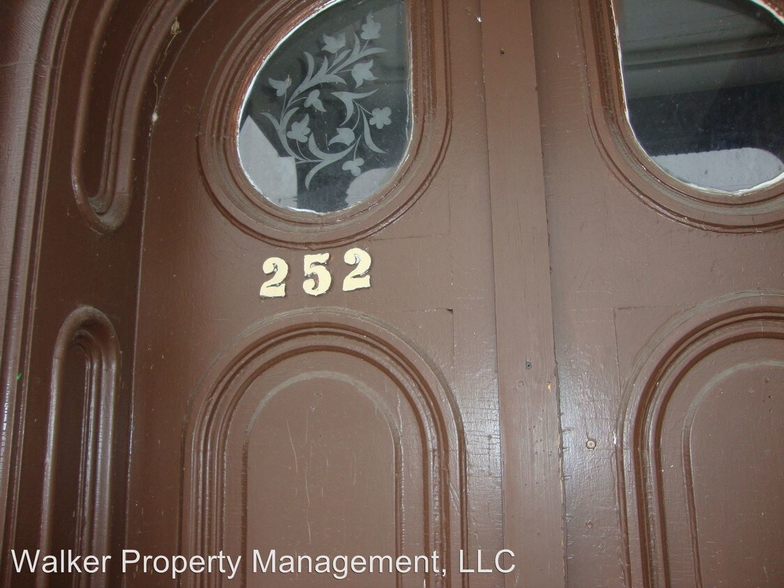Primary Photo - 252 S Franklin St