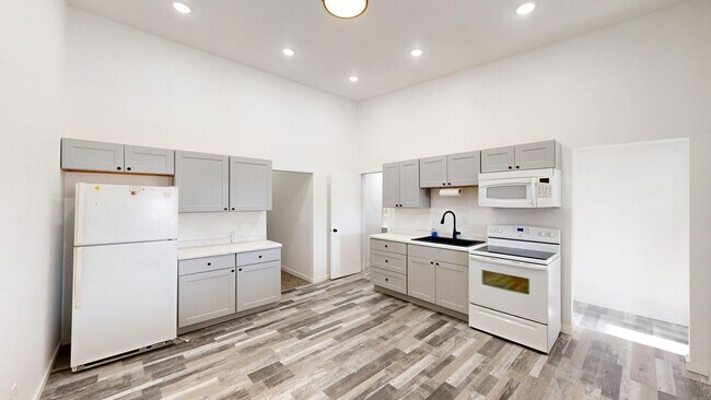 Foto del edificio - 105-107 W Oak St