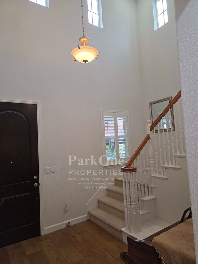 Foto del edificio - Beautiful 4 Bed 2.5 Bath Cul-de-Sac Home in San Ramon