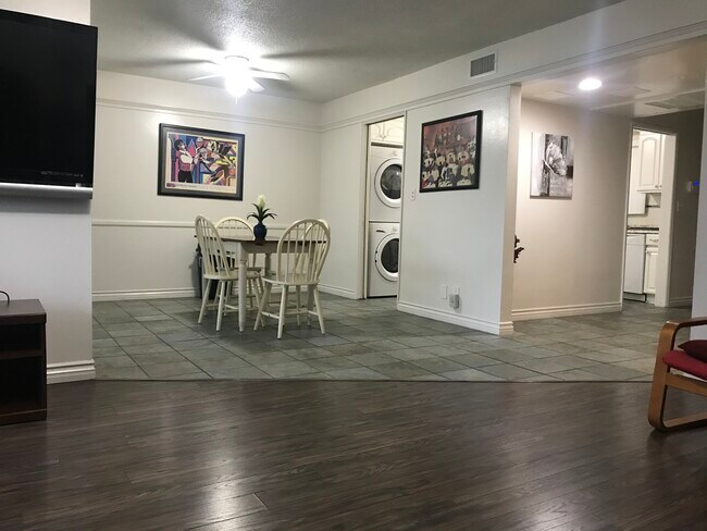 Building Photo - 324 E Spruce Ave