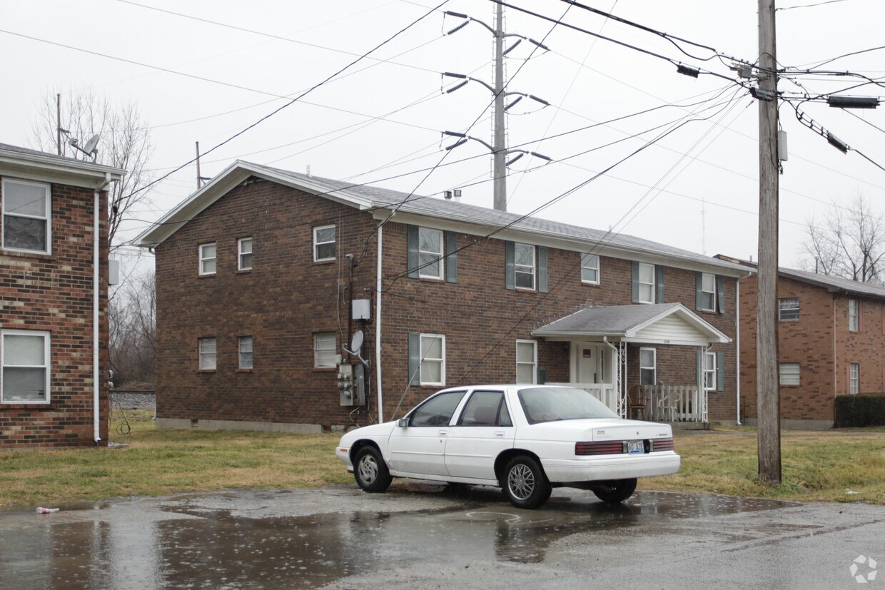 Building Photo - 10400 Greentree Ln
