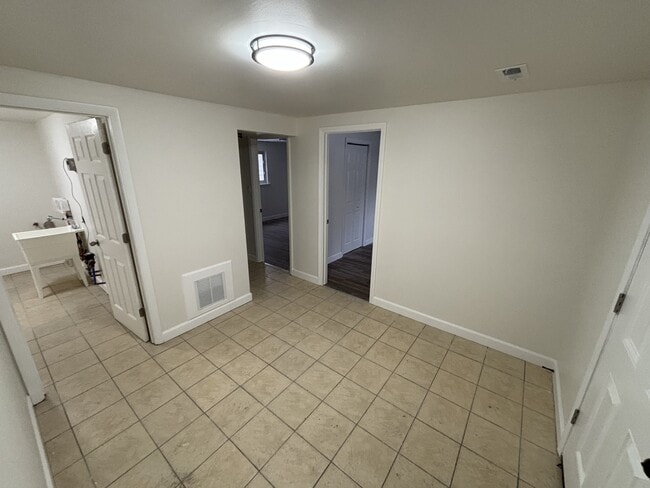 Foto del edificio - 6826 E 3rd Ave