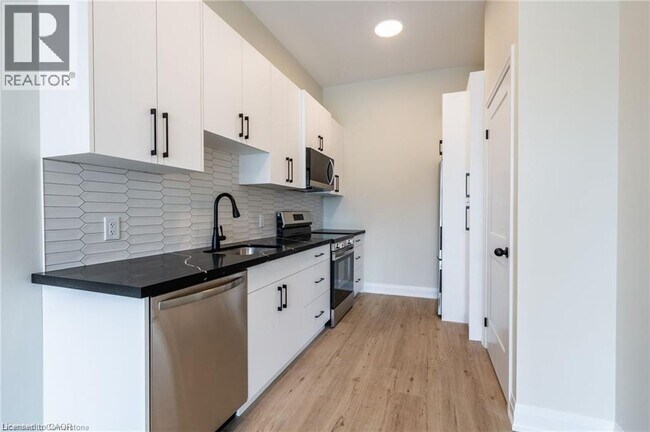 Building Photo - 728 ELEVENTH Avenue Unit# A