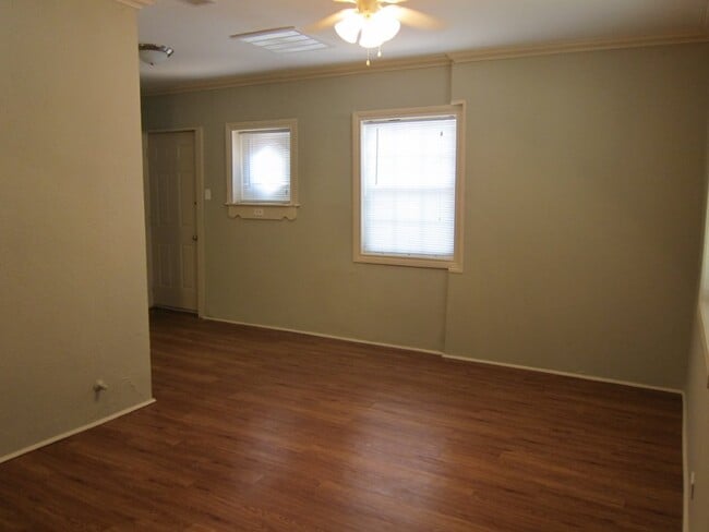 Living Room w/Hardwood Floors - 1130 Peavy Rd