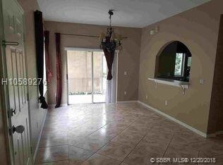 Foto del edificio - 18102 Paradise Point Dr