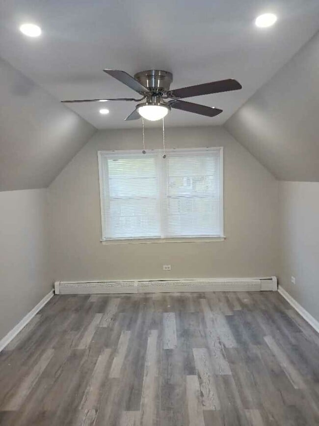 Living room - 5424 S Wolcott Ave